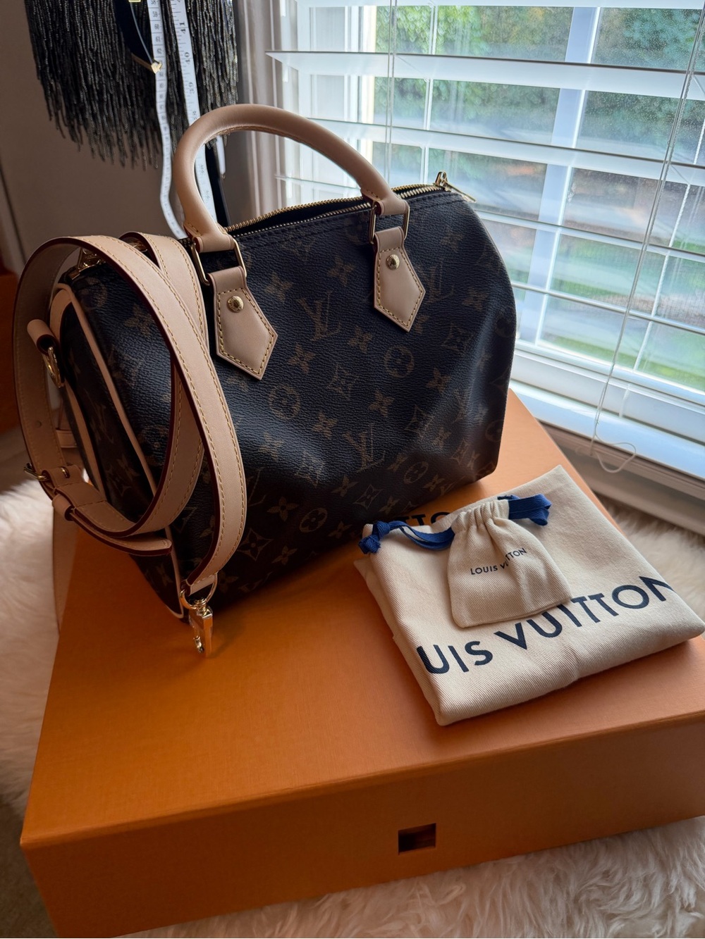 Brand New Louis Vuitton Monogram Canvas Speedy 25 Bandoulière - Brown/Beige